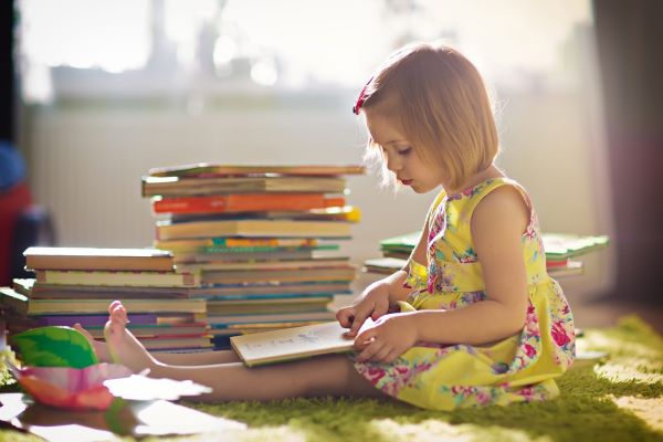 Đọc sách giúp bé nâng cao vốn từ vựng của mình